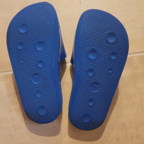 Off-white slides - Picture 4 of 4